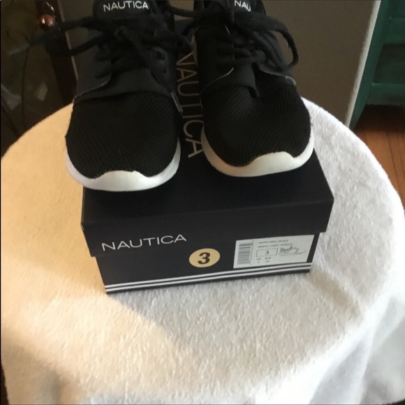 New Shoes - Picture 4 of 6